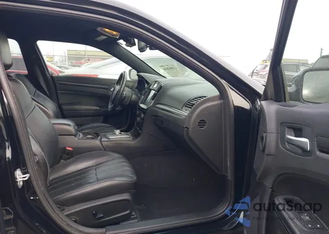 2016 Chrysler 300 300S z USA, uszkodzony, nr VIN 2C3CCABG4GH216819